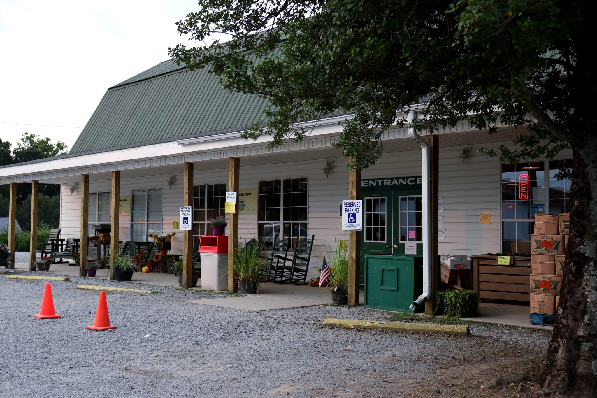 Enjoy Wooden's Apple House Every Fall - Exploring Chatt