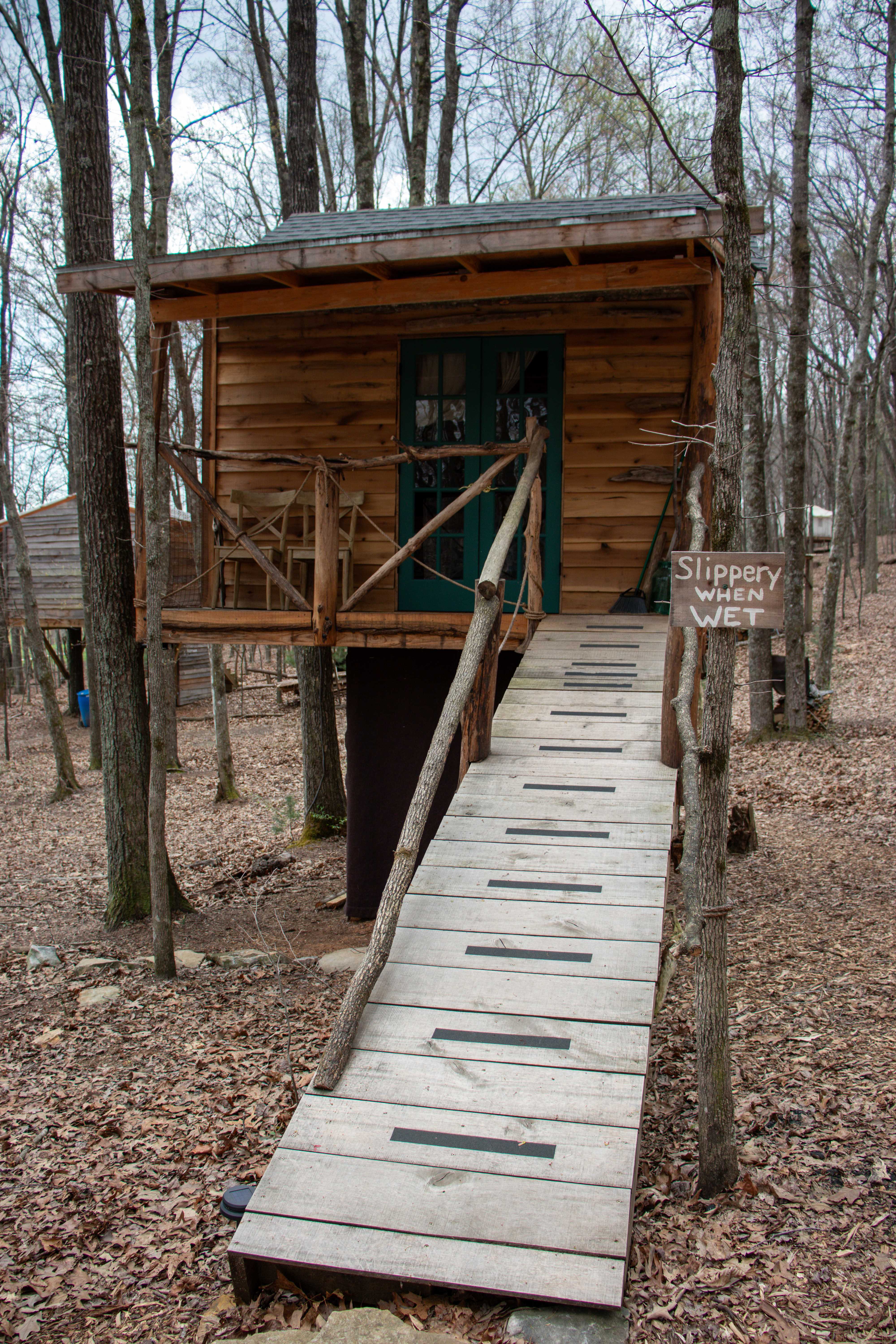driftwood treehouse in grandview, TN